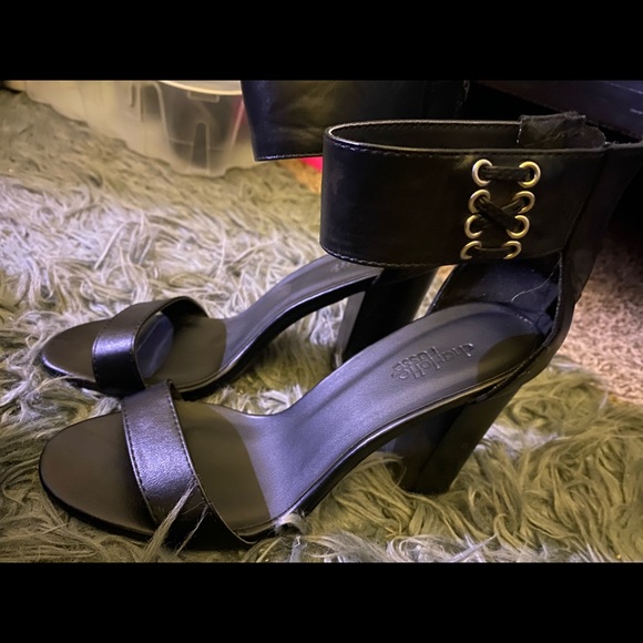 Black heels, never worn. - Picture 1 of 4